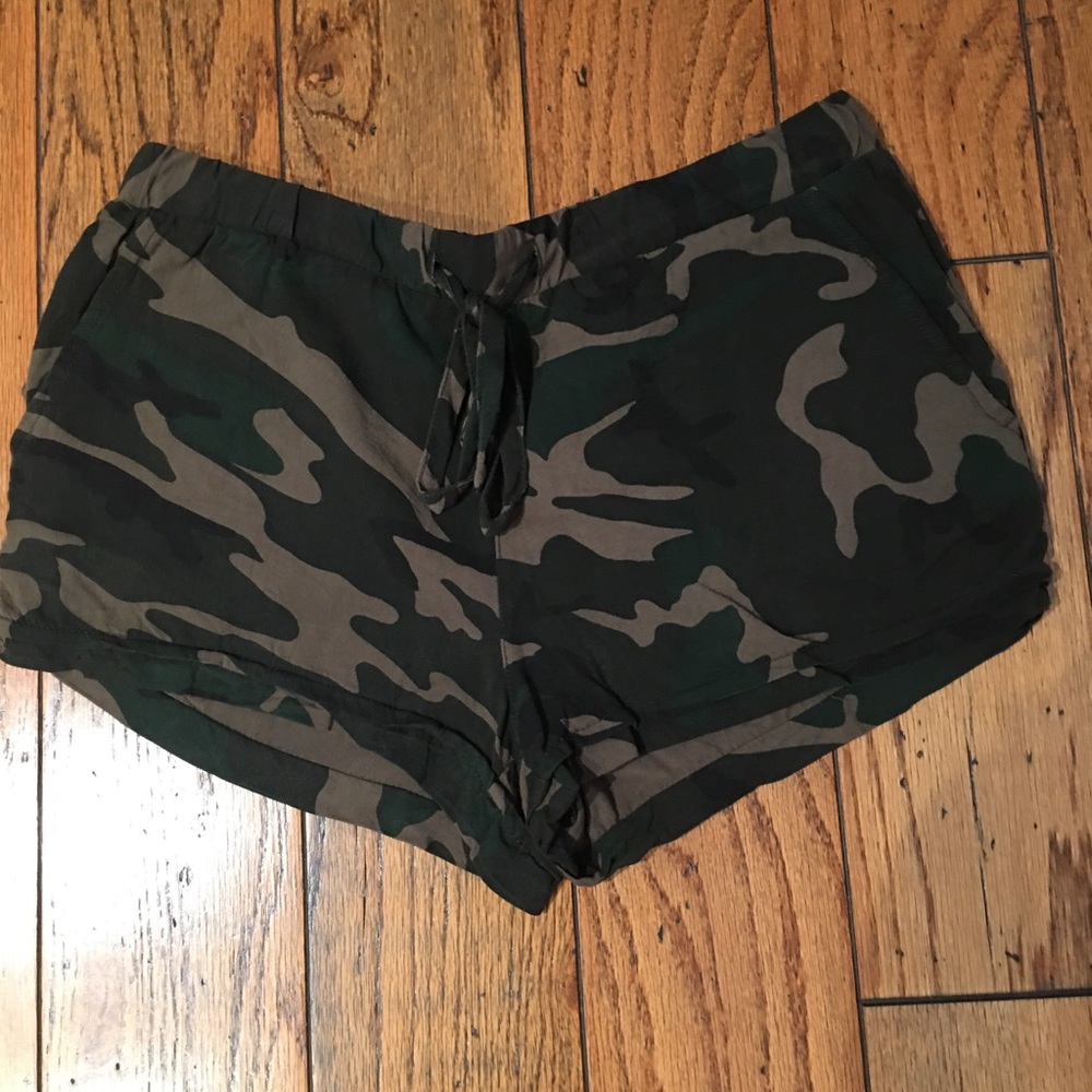 Camo sanctuary shorts with draw string.